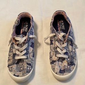 Bobs size 9 blue cat print.  They are in good condition and washed.